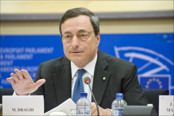 Conferenza stampa Draghi: “Scuola fondamentale per democrazia, va protetta”