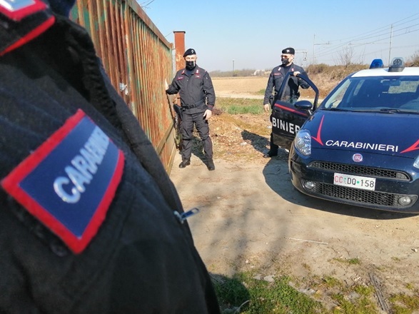 Scaricava materiale edile nelle vicinanze del cimitero comunale, denunciato