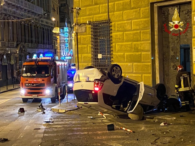 Genova: incidente in largo Zecca, intervengono i Vigili del Fuoco