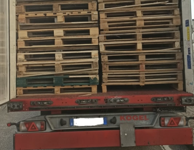 La Polizia Stradale di Alessandria rintraccia in un camion sette clandestini bengalesi