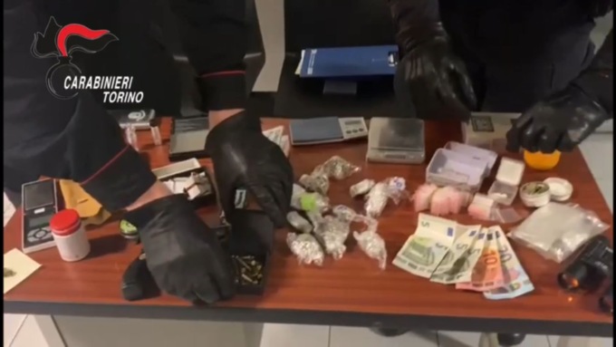 Torino, due arresti dei Carabinieri per possesso di droga