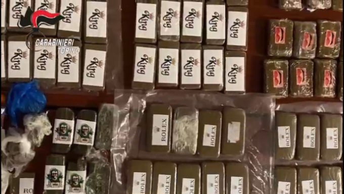 Torino: consegnavano droga a domicilio anche durante lockdown, 14 le misure cautelari