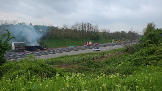 Camion in fiamme sulla A26: riaperto il tratto tra Predosa e Ovada verso Genova