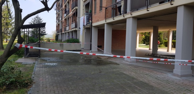 Alessandria, tragedia in via Don Giovine: donna precipita dal balcone e muore