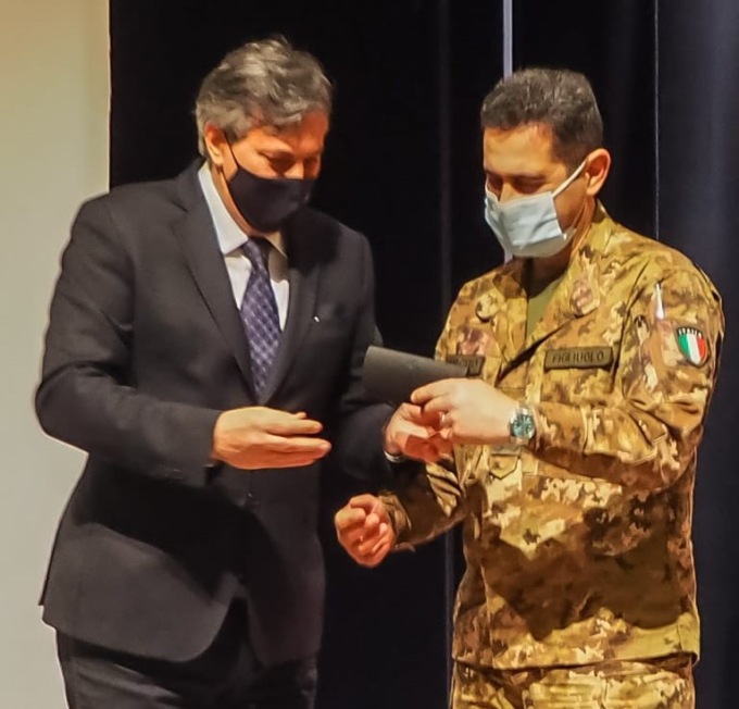 Piemonte: Icardi regala la penna di Cesare Pavese a Figliuolo