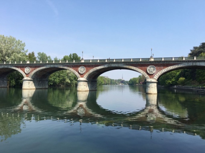 Cadavere riaffiora dalle acque del Po a Torino