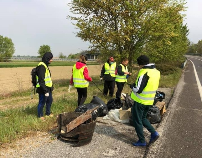 Castelnuovo Scrivia, 60 volontari ripuliscono le strade dai rifiuti abbandonati