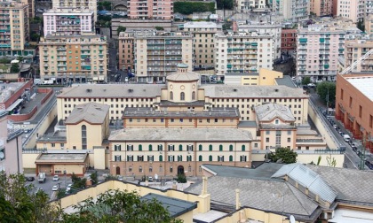 Genova: detenuto aggredisce e ferisce tre agenti del carcere di Marassi