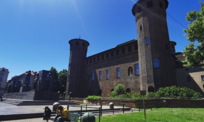 Torino: danneggiato maxischermo vaccini della Regione Piemonte, fermato responsabile