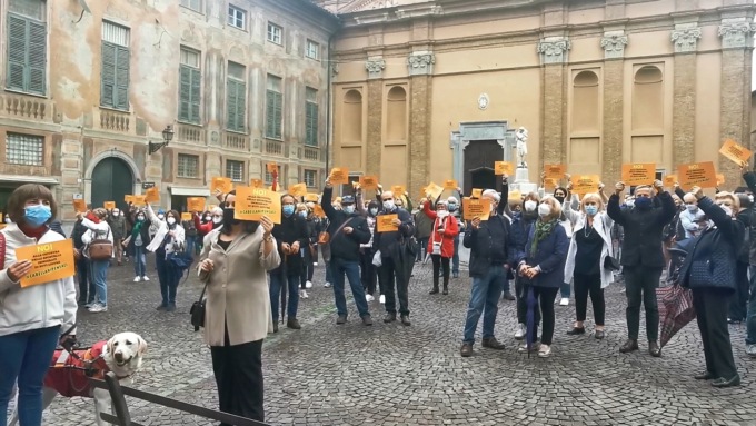 Novi Ligure: in piazza per dire no alla chiusura dello sportello immigrati