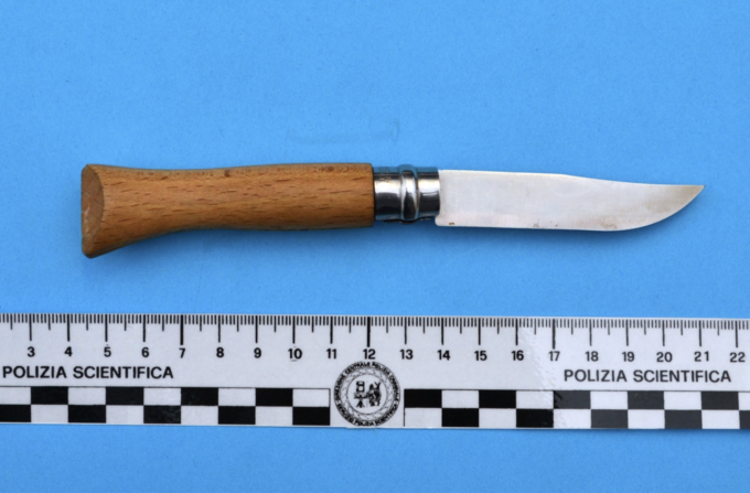 Casale Monferrato: tira un barattolo in faccia a una donna e aggredisce la Polizia, indagato