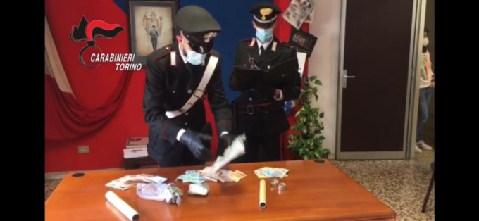 Torino, controlli antidroga dei Carabinieri, arrestati 2 pusher