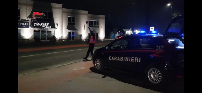 Cuorgè: malmenato e minacciato allo scopo di estorcergli denaro, tre arresti