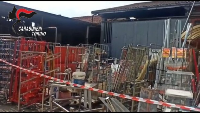 Torino, Carabinieri sequestrano area adibita a stoccaggio illecito di rifiuti speciali