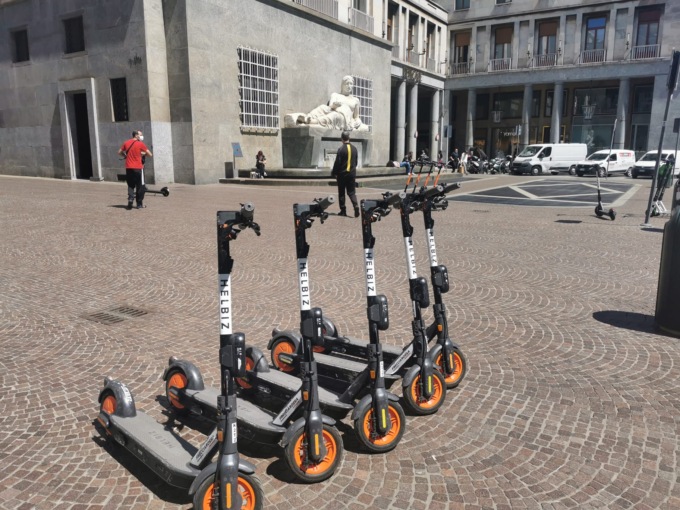 Torino: multato sul marciapiede con il monopattino, verrà ricevuto dal comandante della Municipale