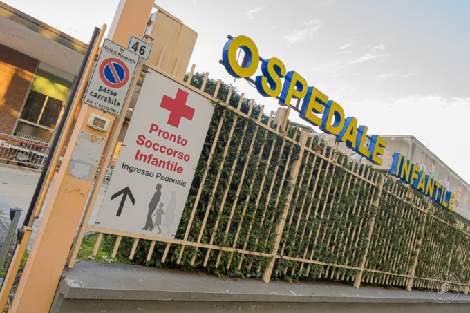 Balene, delfini e animali fantastici animano il pronto soccorso dell’Infantile di Alessandria