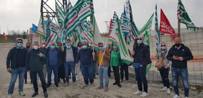 Sciopero davanti al cantiere Amazon per chiedere sicurezza e controlli