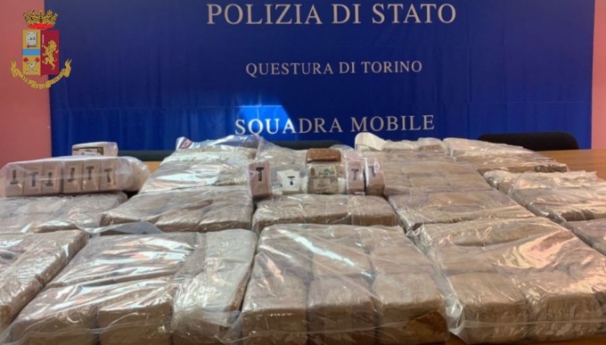 Torino, Polizia sequestra 84 kg di hashish in zona Nord