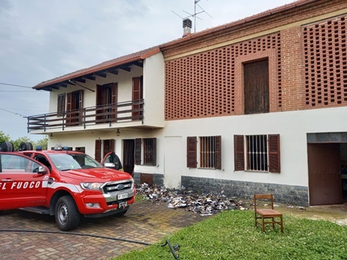 Altavilla Monferrato: appicca incendio in casa, denunciato