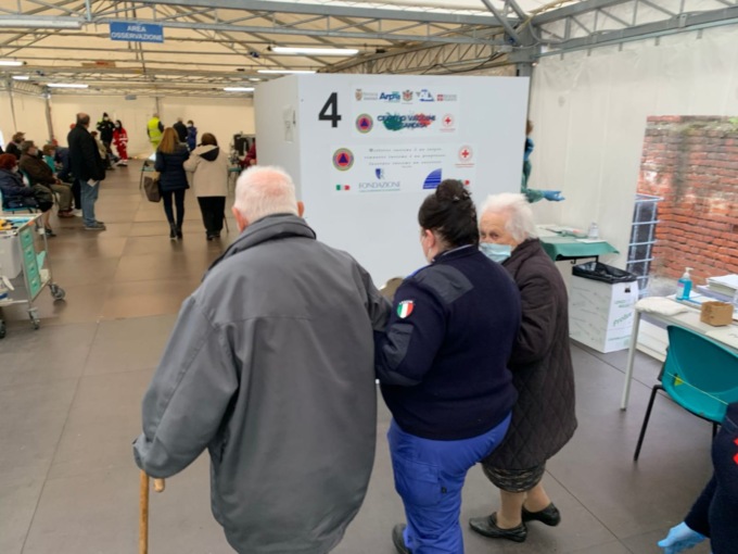 Raggiunte le 30.000 vaccinazioni al Centro Vaccinale in Caserma Valfrè, ora via ai vaccini in notturna