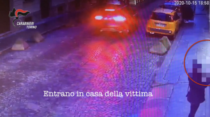 Torino, anziana imbavagliata, bendata, picchiata e sequestrata in casa: 3 arresti