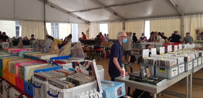 Torna il vinile ad Alessandria: il fascino del tocco ruvido della puntina