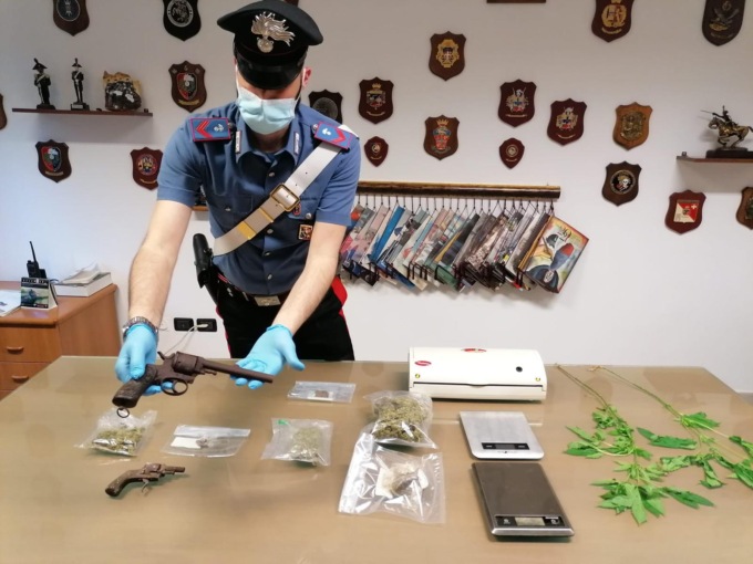 Canischio (TO): arrestato un pusher, sequestrate hashish e marijuana