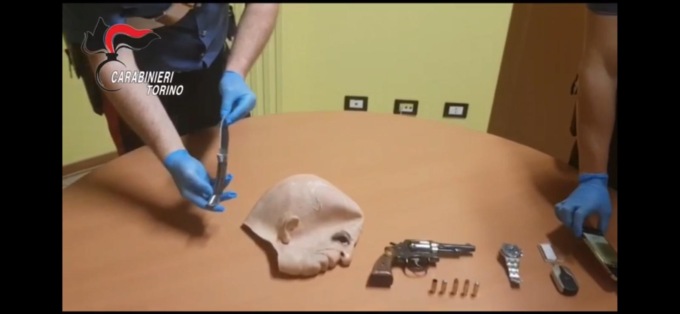 Rivoli, Carabinieri arrestano autore di una rapina in villetta