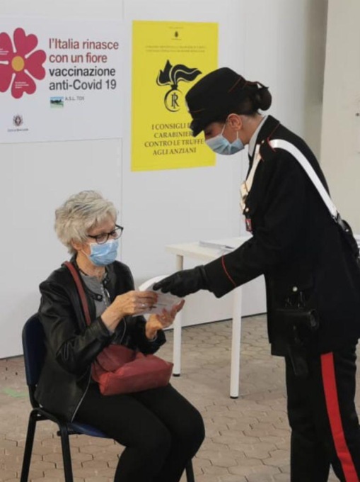 Nichelino, si spaccia per carabiniera per truffare anziana, fermata da quelli veri