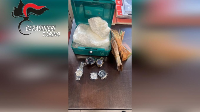 Nichelino, droga e orologi contraffatti in laboratorio, arresto dei Carabinieri