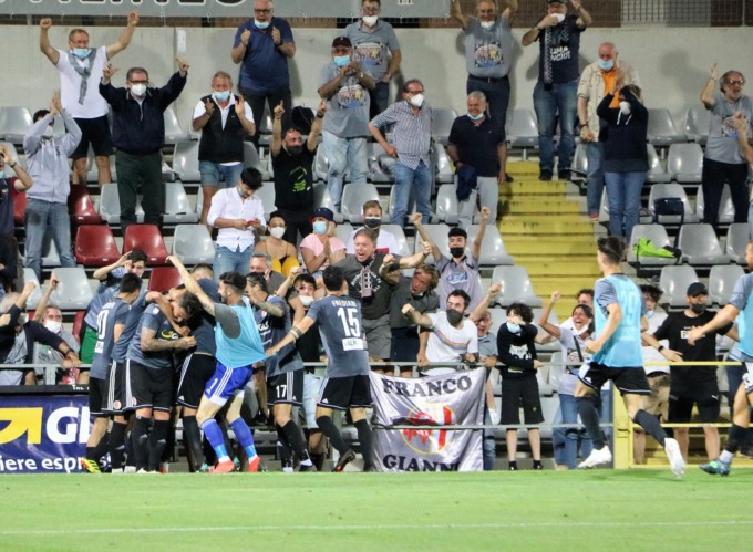 I rigori premiano l’Alessandria contro il Padova: i grigi sono in Serie B!