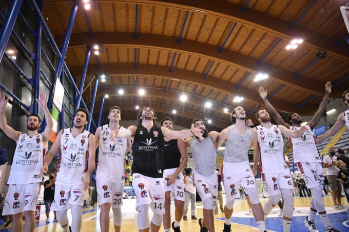 Derthona basket in serie A: notte di festa a Tortona