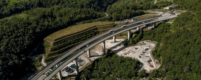 Tav, petardi e bombe carta contro il cantiere in Val Susa