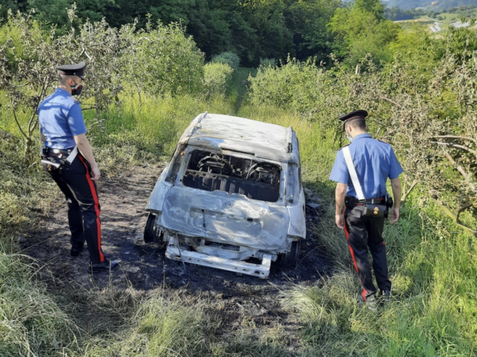 Gassino Torinese: cadavere carbonizzato in auto, probabile suicidio