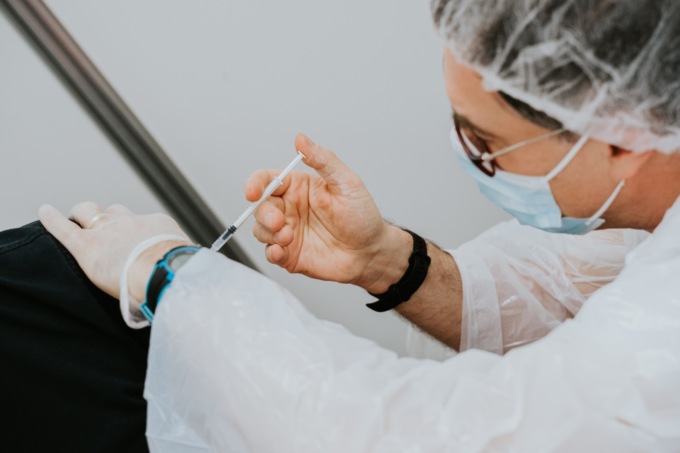 Vaccini: in Piemonte convocazione diretta per la terza dose con un messaggio
