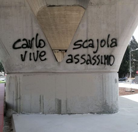 G8: “Scajola assassino”
