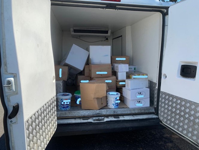 Trasportano merce alimentare avariata: denunciati dalla Stradale di Ovada