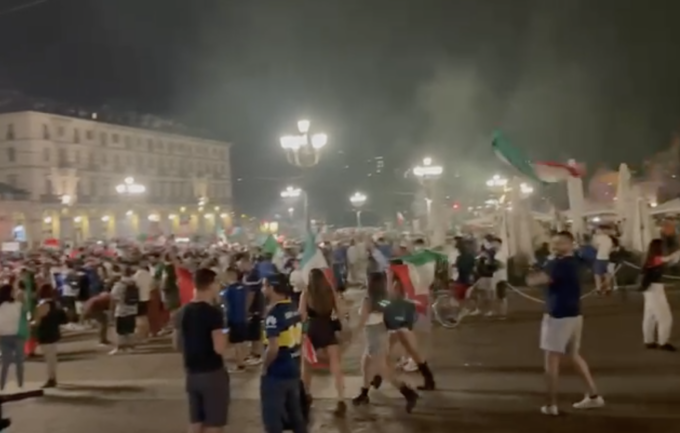 Torino: la festa in piazza Vittorio per il trionfo degli azzurri