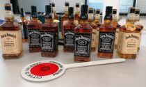 Ladri di whiskey a Valenza, avevano rubato in tutto 18 bottiglie di marca
