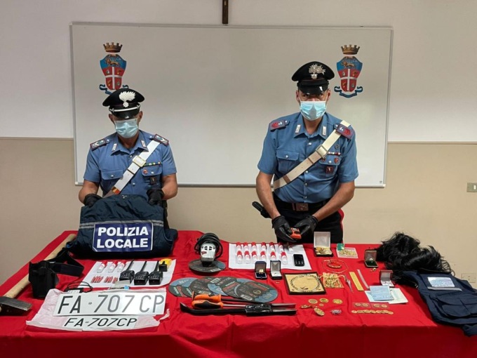 Torino: finti dipendenti acquedotto e vigili raggirano anziana, due arresti