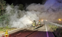 Felizzano, automobile prende fuoco mentre viaggiava lungo l'A21