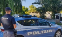 Asti: anziano vaga disorientato per strada, aiutato dai passanti e dalla Polizia