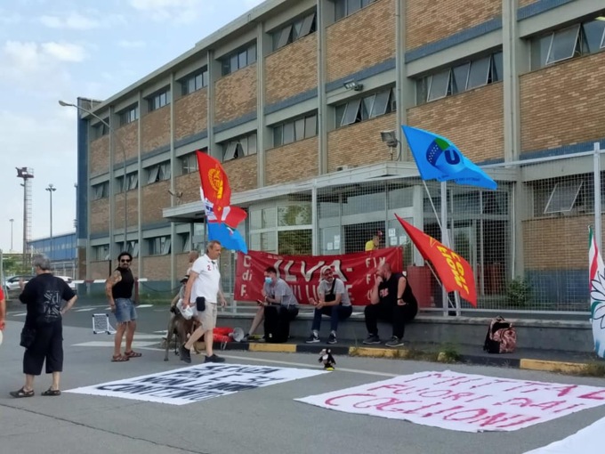 Sciopero dei lavoratori dell’ex Ilva: presidio davanti allo stabilimento di Novi Ligure