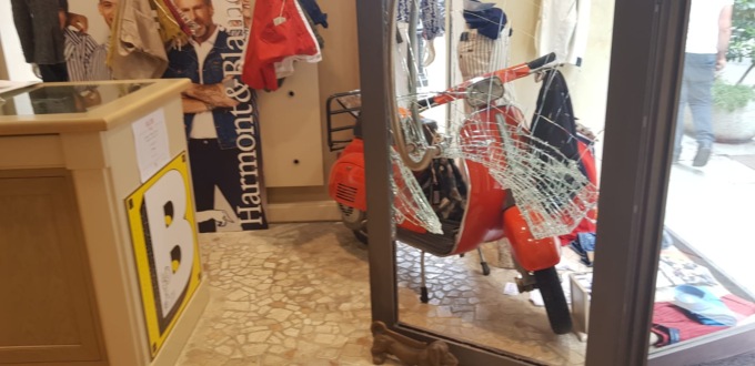 Ennesima spaccata in centro ad Alessandria: colpito il negozio Trimmer’s