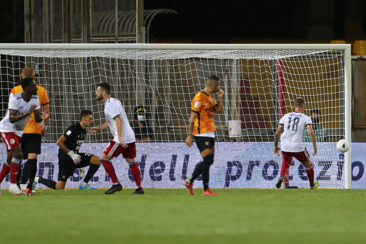 Benevento-Alessandria 4-3: ritorno amaro per i Grigi in Serie B, la tripletta di Corazza non basta