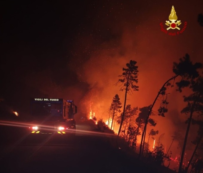 Genova, Vigili del Fuoco impegnati con incendi nel circondario