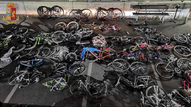 Torino: 37 bici a bordo di un furgone, denunciato per ricettazione