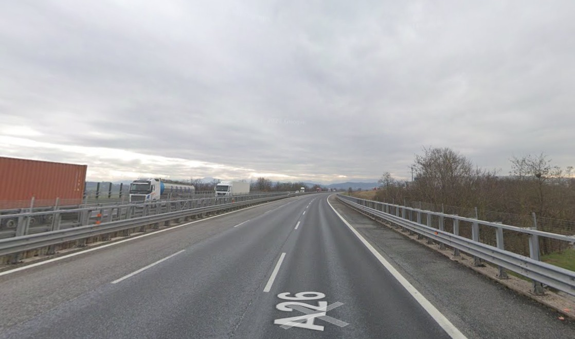 Incidente lungo l’A26, muore una motociclista nell’impatto con un auto