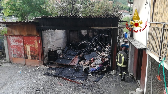 Genova: rogo distrugge bar in via Struppa