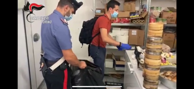 Torino, Carabinieri chiudono ristorante con cibo avariato e mal conservato